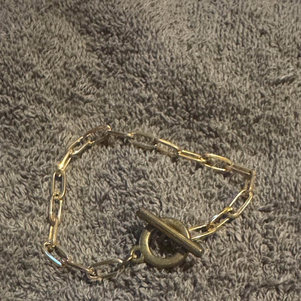 Gold Tone Toggle Clasp Bracelet